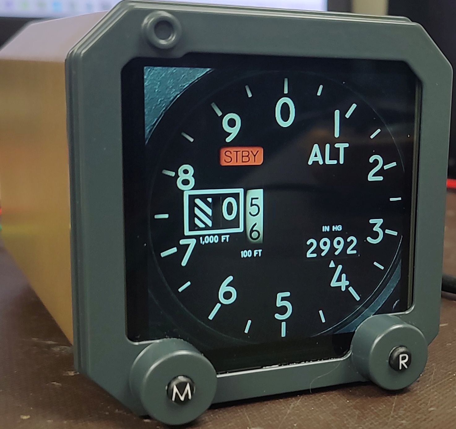 AITI glass altimeter display on round LCD